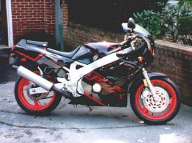 1995 Yamaha FZR600 (black)